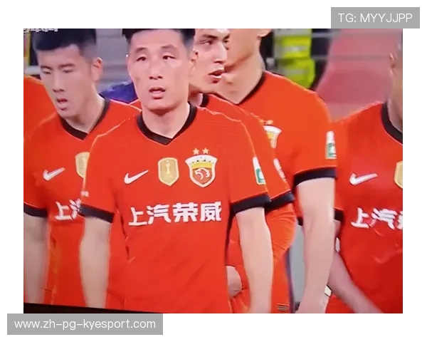 上海海港球员参加国家队比赛，加盟上海海港球员