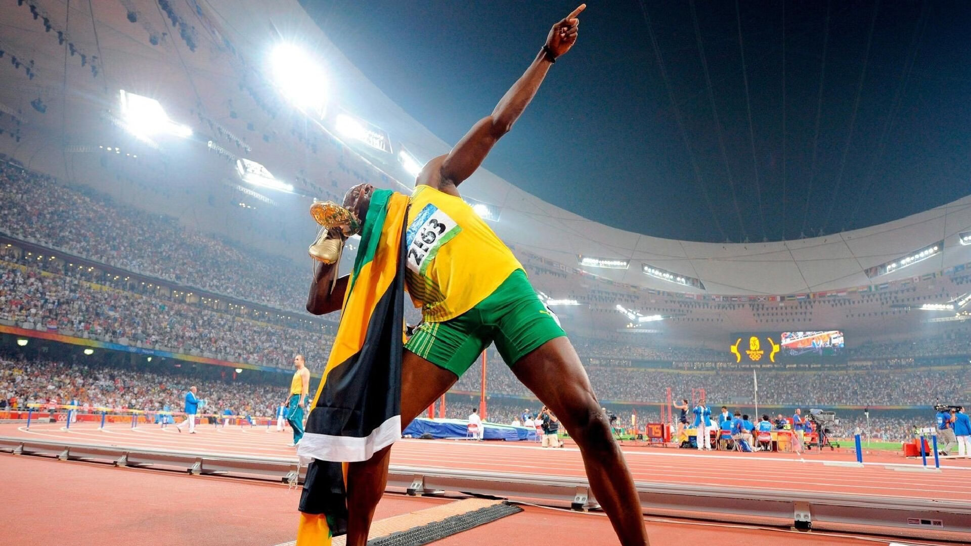 中国女排通过多场热身赛提升整体比赛节奏，女排霸气进场热身